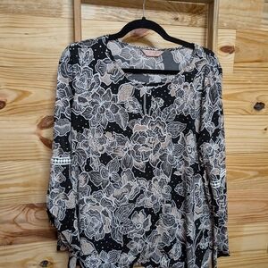 Amana Chic Black and White Floral Women's Blouse